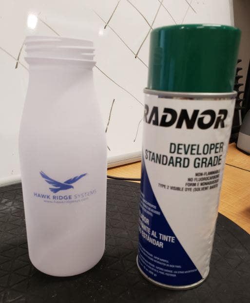 Radnor开发人员喷雾剂在瓶子上使用，为3D扫描添加不透明