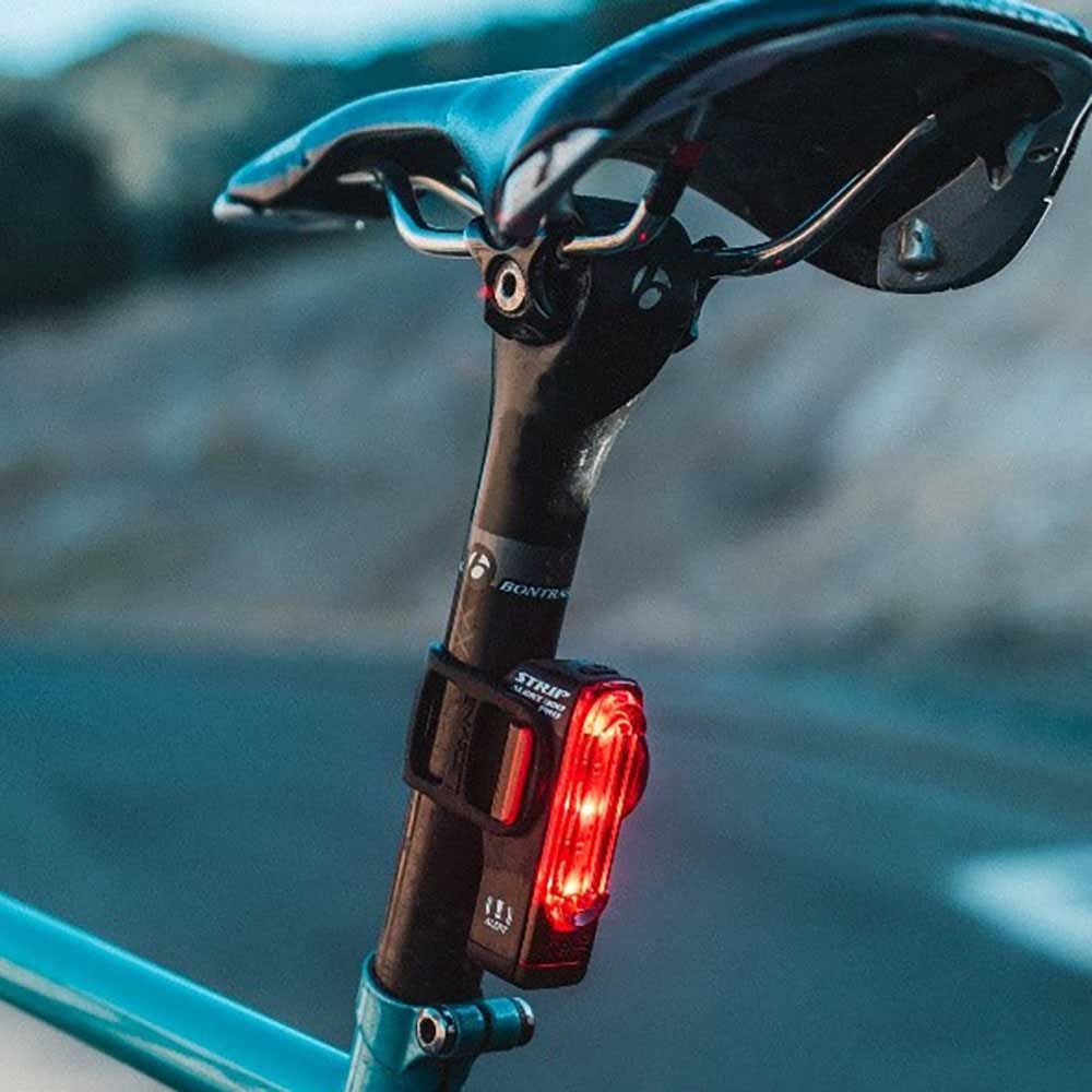 Lezyne光安装系统连接到一个自行车